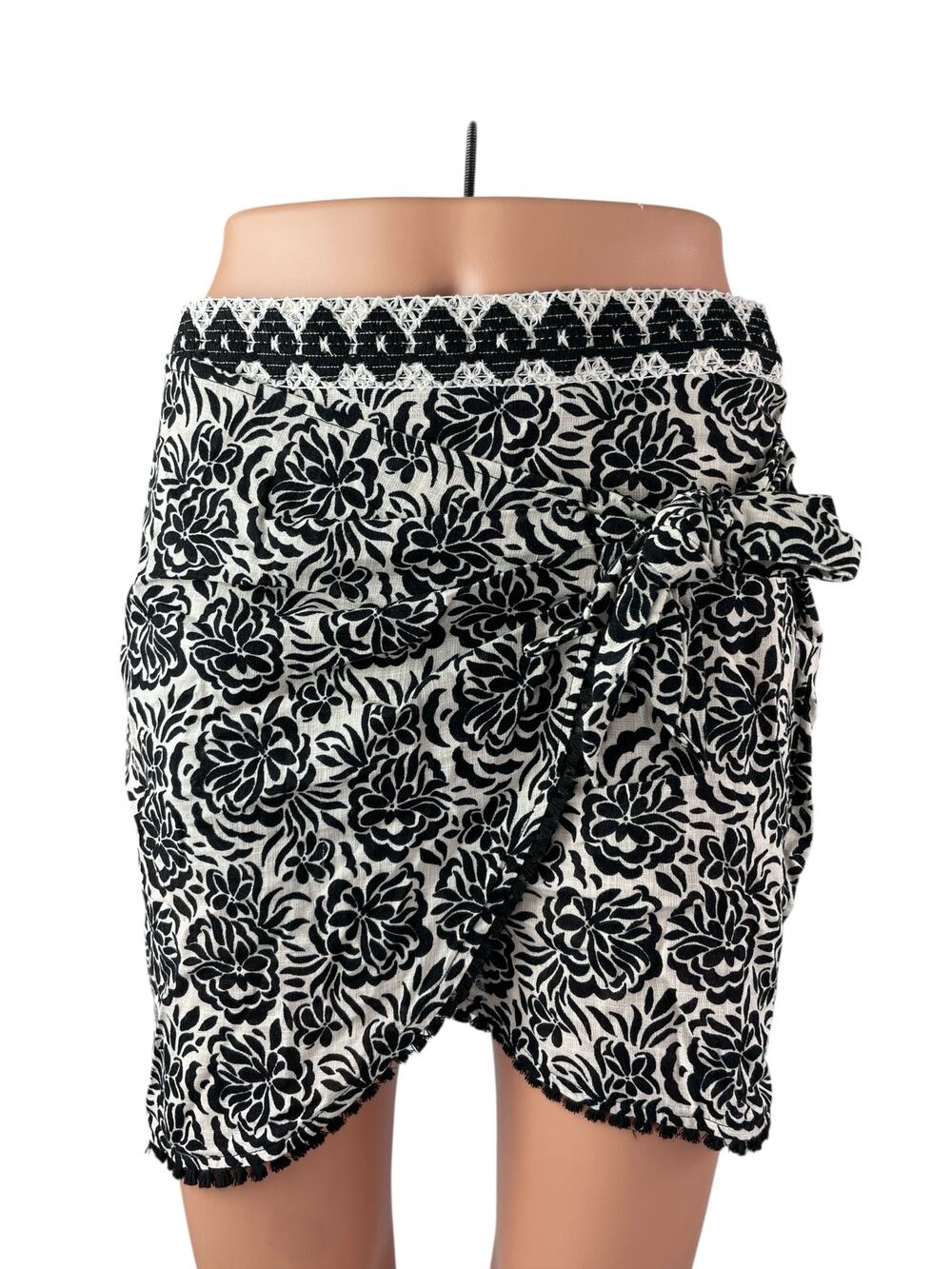 Zara Women's Black White Floral Embroidered Waist High Rise Mini Wrap Skirt Sz S